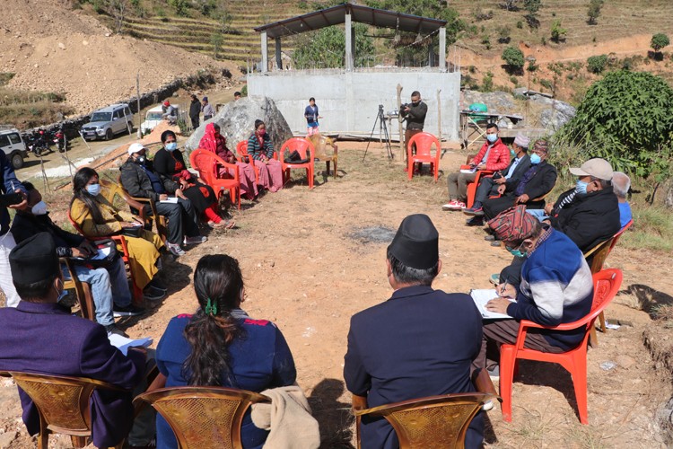 आँबुखैरेनी गाउँपालिकाको कार्यपालिका बैठक पहिलो पटक छिम्कालेकमा सम्पन्न 