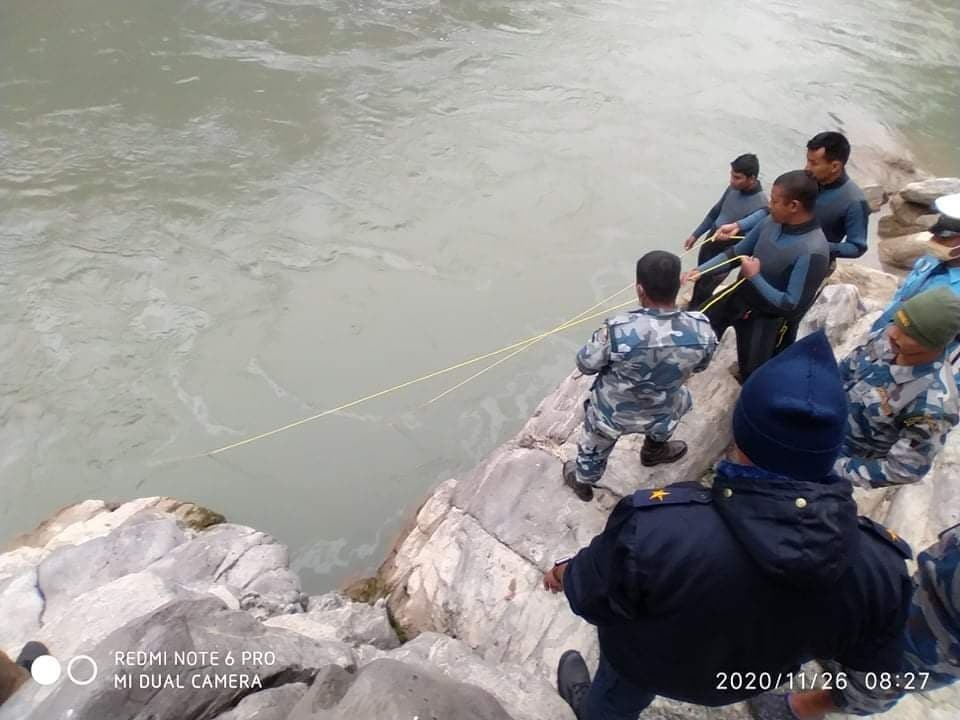 मुग्लिन नजिकै नाग्दिखोलाबाट त्रिशुलीमा पिकअप भ्यान खस्यो, १ घाईते, ३ बेपत्ता