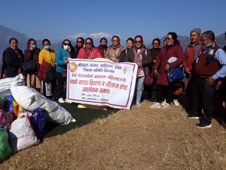 माघे संक्रान्तीको पूर्वसन्ध्यामा मगर महिला संघ चितवनद्वारा दाहाखानीमा न्यानो कपडा र खाद्यान्न वितरण