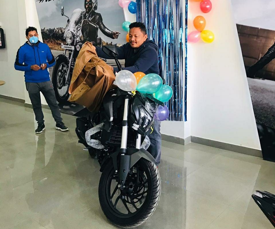 बाजाजको "डोमिनार-२५०" आँबुखैरेनीमा सार्वजनिक