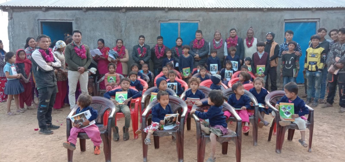 देवघाट गाउँपालिकाद्वारा ३८ जना विद्यार्थीहरुलाई सुईटर र शैक्षिक सामाग्री प्रदान