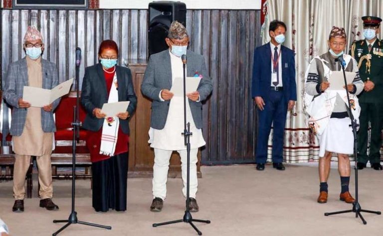 सपथ ग्रहण कार्यक्रममा  मौलिक पहिरनमै देखिए आदिवासी जनजाति आयोगका अध्यक्ष मगर