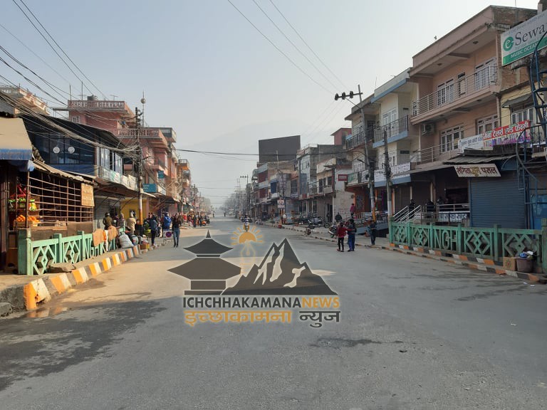 मुग्लिन र आँबुखैरेनीमा बन्दको प्रभाव हेर्नुस् तस्विरमा