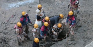 भारतको उत्तराखण्डको चमोलीमा हिमनदी बिस्फोट हुँदा मृत्यु हुनेको संख्या १५ पुग्यो 