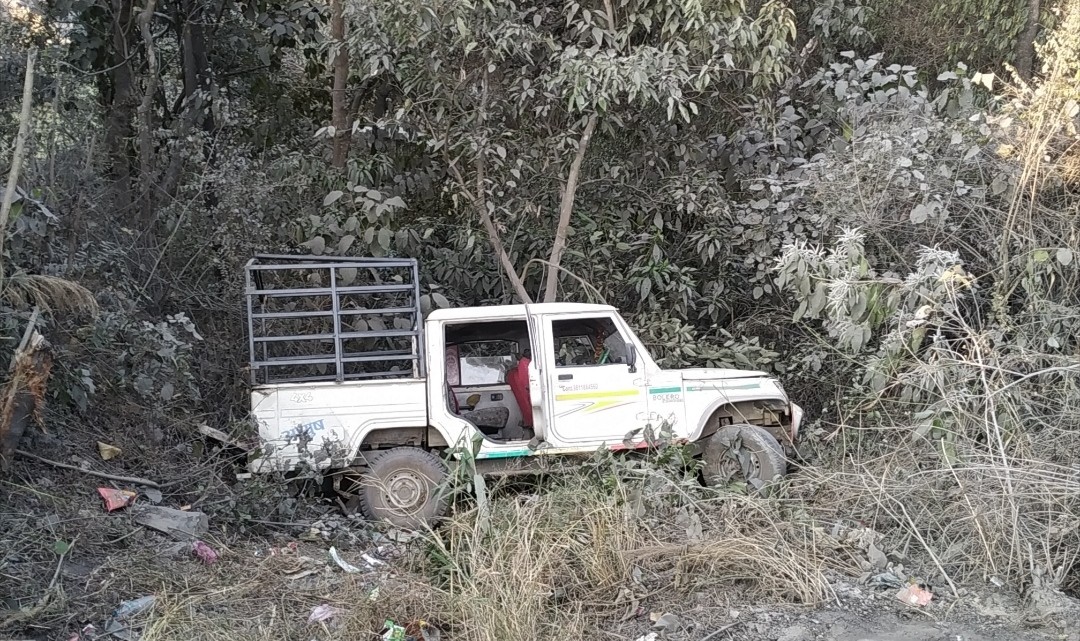 केवलकार नजिकै बोलेरो जिप दुर्घटना, दुई जना घाइते