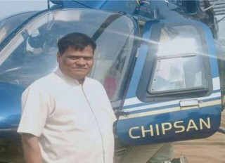 किसानले दुध बेच्नको लागि ४८ करोडको हेलिकप्टर किने, खेतमा हेलिप्याड बनाए