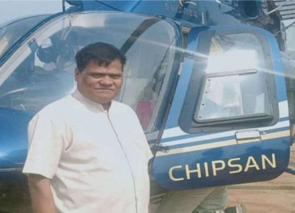 किसानले दुध बेच्नको लागि ४८ करोडको हेलिकप्टर किने, खेतमा हेलिप्याड बनाए