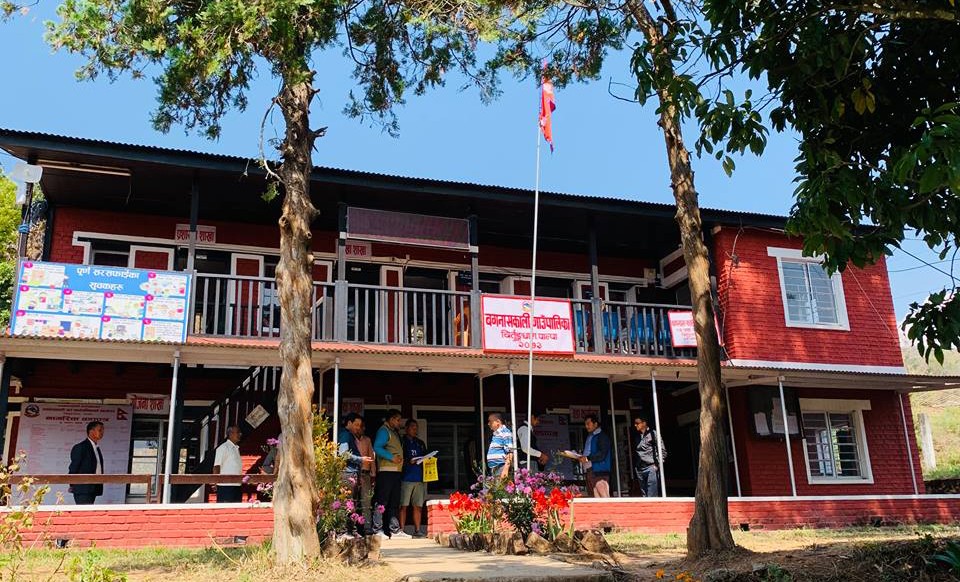 पाल्पाको बगनासकाली गाउँपालिका फुसको छाना रहित पालिका घोषणा 