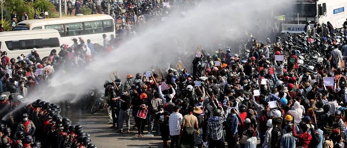 म्यान्मारमा प्रहरीको गोलीबाट ३८ जनाको ज्यान गयो