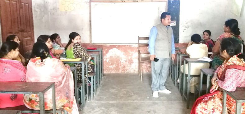 नेपालगन्जमा नेपाली भाषा सिक्दै बुहारीहरु 