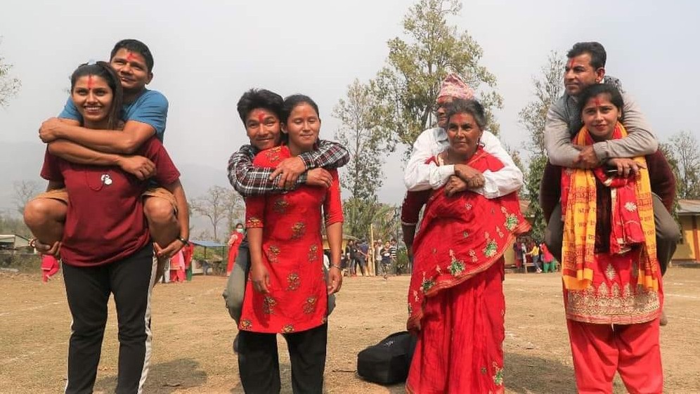 तनहुँको देवघाटमा श्रीमान् बोकेर श्रीमती दौडेपछि....