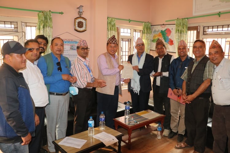 कृषि तथा पशु उद्यमशीलता विकास परियोजना संचालनको लागि देवघाट गाउँपालिका र हेफर बीच सम्झौता