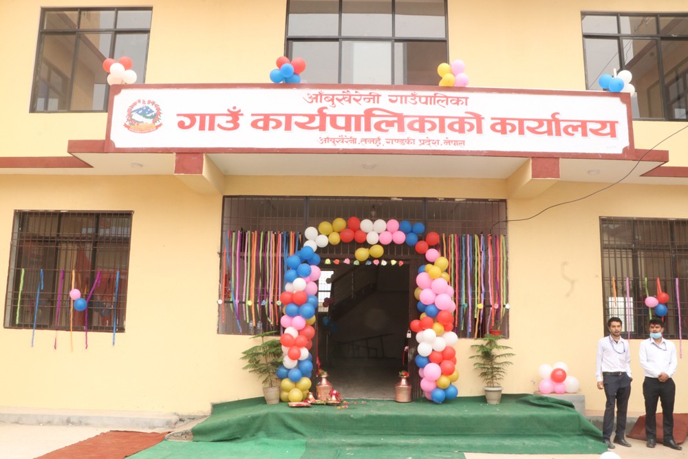 नयाँ वर्षमा नयाँ सुरुवातः आँबुखैरेनी गाउँपालिकाको सेवा अब नयाँ भवनबाट