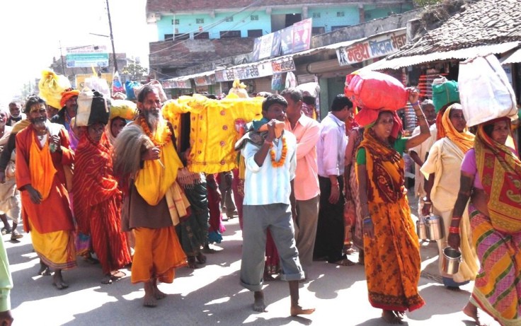 सर्लाहीको संग्रामपुर सिमा नाकाबाट खुलेआम रुपमा आवतजावत, सुरक्षाकर्मी लाईन मिलाउन मै व्यस्त