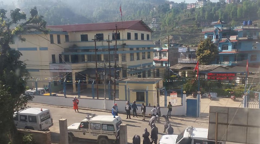 धादिङ अस्पतालका १३ जना स्वास्थ्यकर्मीलाई कोरोना संक्रमण