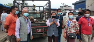 अक्सिजन सिलिण्डर व्यवस्थापनमा जुट्दै इच्छाकामना गाउँपालिका, चितवन अटो मेकानिकल व्यवसायी संघ मार्फत १० वटा सिलिन्डरको व्यवस्था