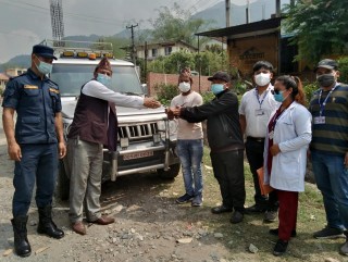 इच्छाकामना गाउँपालिका उपाध्यक्ष श्रेष्ठले प्रयोग गर्ने गाडी अब एम्बुलेन्सको रुपमा प्रयोग हुने, आफ्नो एक महिनाको तलब पनि चालकलाई दिने