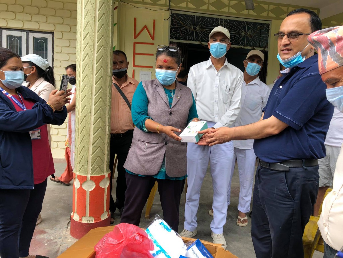 सांसद कृष्णभक्त पोखरेलद्वारा इच्छाकामना गाउँपालिकालाई स्वास्थ्य सामाग्री प्रदान
