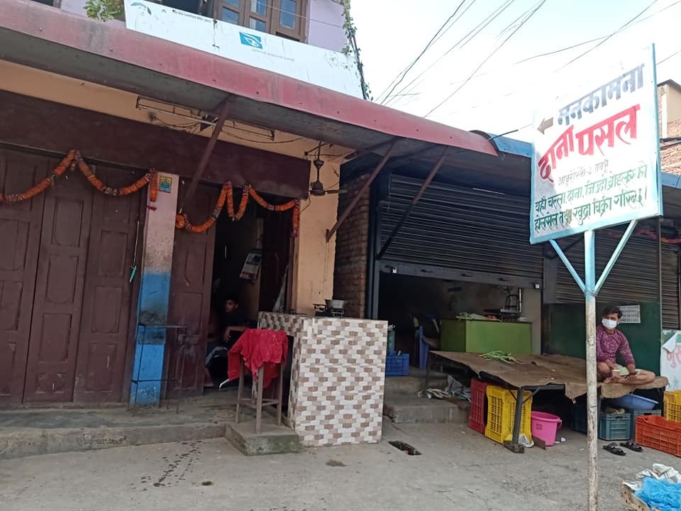 कुहिएको मासु र म्याद नाघेको दाना बेच्दै आँबुखैरेनीको मनकामना दाना पसल