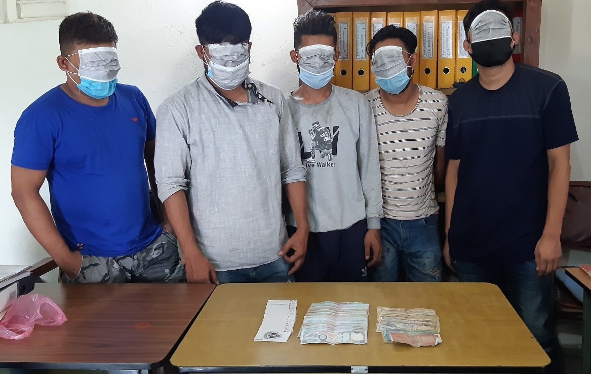 चितवनको खैरहनीबाट नगद सहित पाँच जना जुवाडे पक्राउ