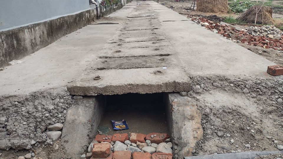सर्लाहीको लालबन्दीमा विकाशे बेथितिः  २ वर्ष अघि १० लाख खर्चेर बनाएको ढल पुरेर १४ लाख खर्चमा अर्को ढल निर्माण 
