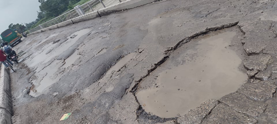 पुर्व पश्चीम लोकमार्ग अन्तर्गत सर्लाही खण्ड: अघि अघि टाल्दै, पछि पछि भत्कँदै