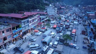 पहिरोले अवरुद्ध मुग्लिन–नारायणगढ सडक १५ घण्टापछि बल्ल सुचारु