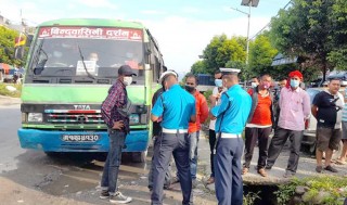 तनहुँका स्थानीय बस व्यवसायी नियम विपरित यात्रुसंग भाडा असुल्दै, नियमक निकाय मौन
