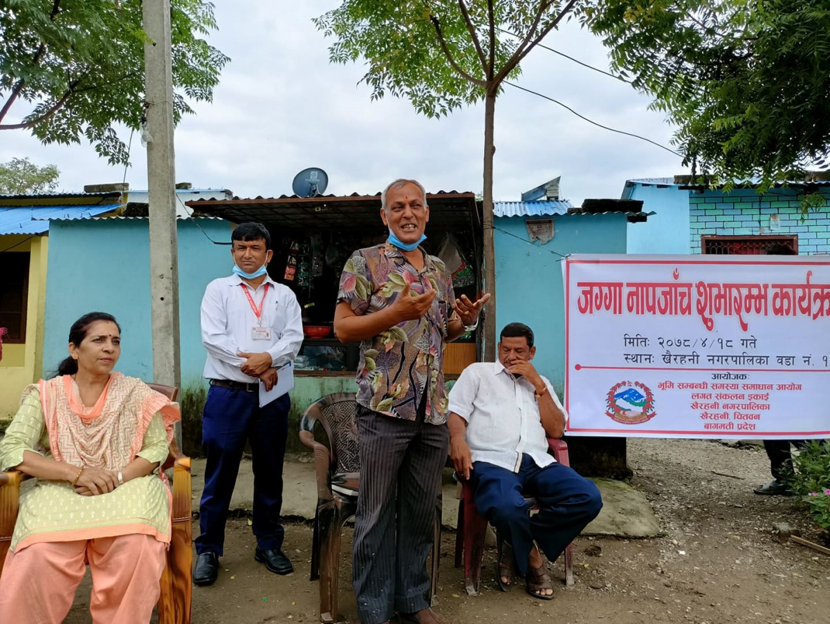 सुकुम्बासीहरुलाई लालपूर्जा प्रदान गर्न चितवनको खैरहनी नगरपालिकामा जग्गा नापजाँच सुरु