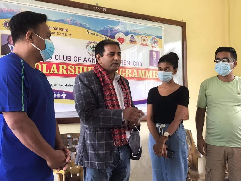 आँबुखैरेनी क्याम्पसका प्रमुख ऋषि के.सी.द्वारा आफ्नो जन्मदिनमा विद्यार्थीलाई छात्रवृत्ति प्रदान