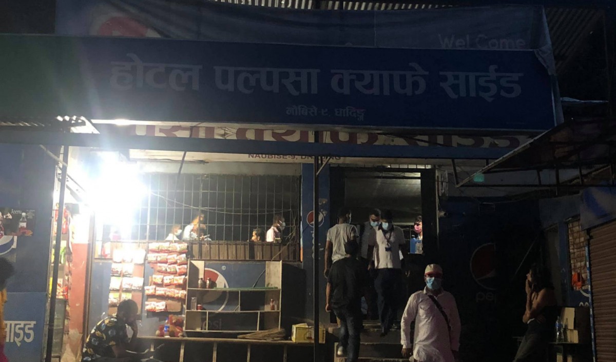 अखाद्य वस्तु प्रयोग गरेको भन्दै धादिङको नौबिसेमा रहेको पल्पसा क्याफे कार्वाहीमा
