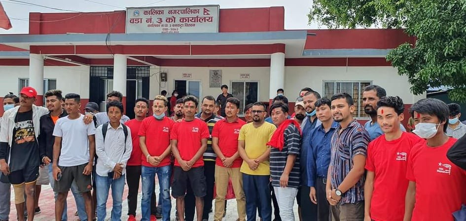 चितवनको कालिकामा वडा भेला गर्दै वाईसीएल नेपाल