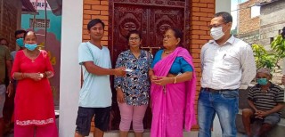 बाबुको स्मृतिमा छोराहरुद्वारा मुग्लिनमा निर्माणधिन भिमसेन मन्दिर निर्माणका लागि २५ हजार नगद सहयोग