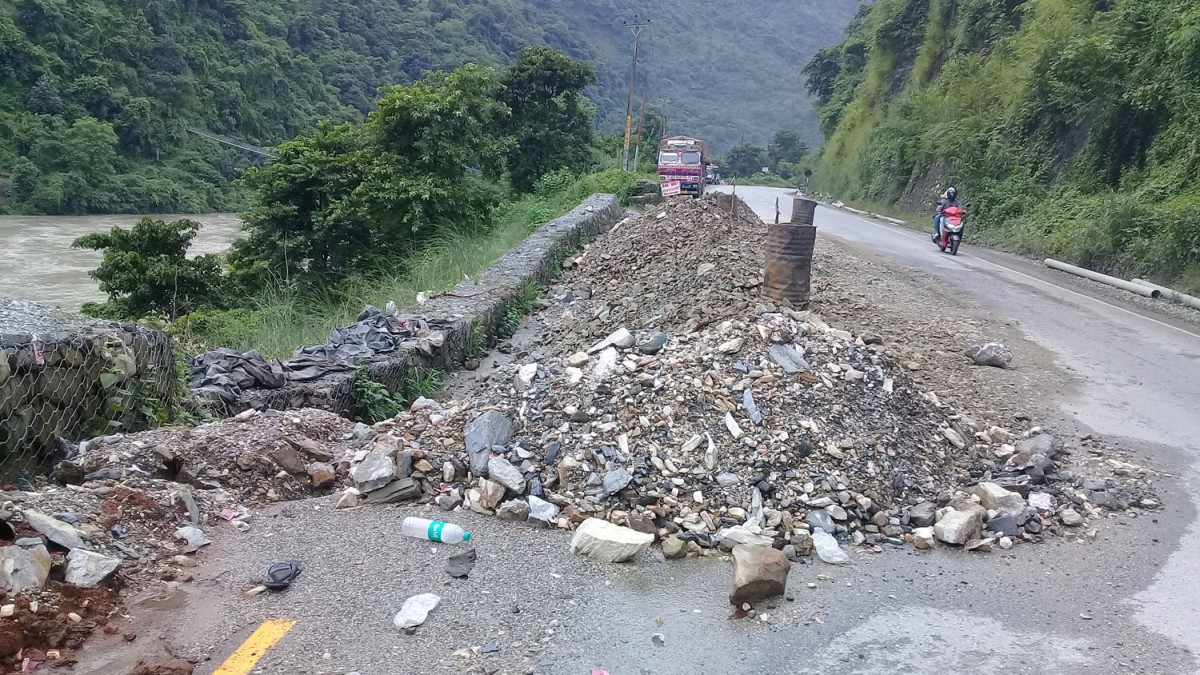 मुग्लिन–नारायणगढ सडक एकतर्फी मात्रै सञ्चालनमा