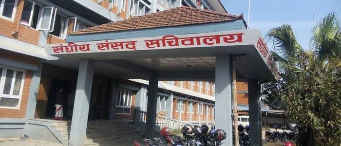 नेकपा एमालेले कारवाही गरेका १४ सांसदको पद नजाने