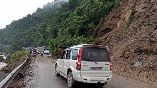 पहिरोका कारण बिहानैदेखि अवरुद्ध मुग्लिन–नौबिसे सडक एकतर्फी सूचारु