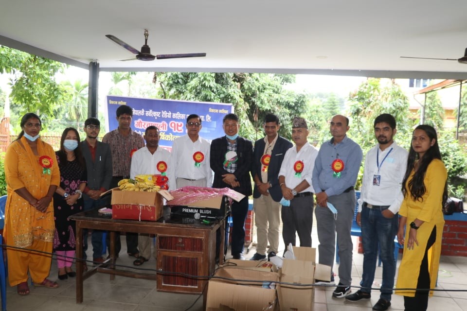 कालिका एफएमको १९ औँ वार्षिकोत्सव सुरु, तनहुँको देवघाटमा वृद्ववृद्वालाई सम्मान