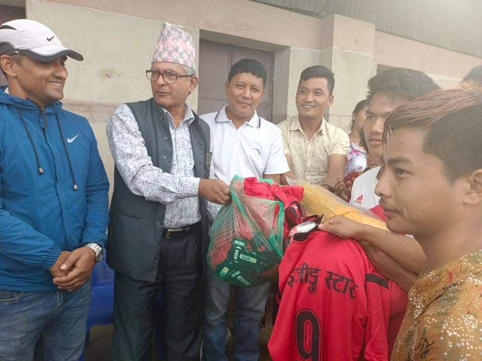 वाइसियल इच्छाकामनाद्वारा क्लबलाई जर्सी र खेलकुद सामाग्री सहयोग