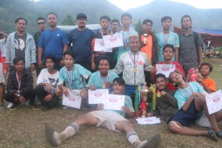 इच्छाकामनाको याकराङ्गमा आयोजित स्वर्गीय सुर्य गुरुङ स्मृतिकप फुटबल प्रतियोगिताको उपाधि तनहुँ घुमाउनेको पञ्चकन्या युवा क्लवले जित्यो