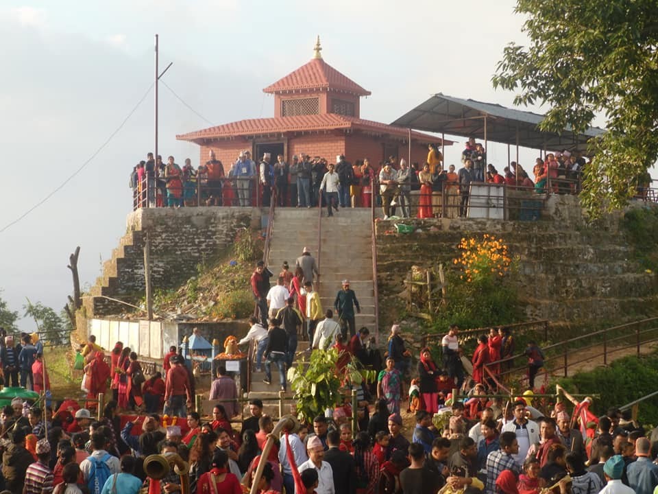 तनहुँको थानीमाई मन्दिरमा १८ फूलको डोली भित्र्याइयो