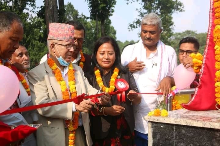 नेकपाका संस्थापक पुष्पलालको सालीक पुर्व प्रधानमन्त्री नेपालद्वारा अनावरण