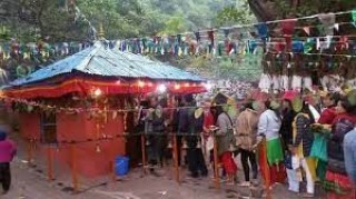 भोली कार्तिक १७ गते बेलुका मुग्लिनपारी त्रिवेणी भगवती मन्दिर परिसरमा रातभर एकादशी मेला लाग्ने