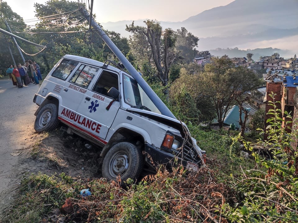 बिरामी लिन जादै गर्दा गोरखा अस्पतालको एम्बुलेन्स दुर्घटना, चालक सम्पर्कविहिन