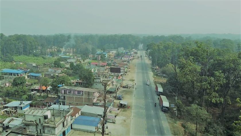 मुग्लिन–नारायणगढ सडकखण्डको दायाँबायाँ १५/१५ मिटर भित्रको घर भत्काउन जेसिबि लादै, स्थानीयलाई तर्साउदै सडक विभाग