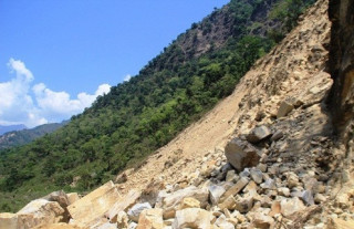 धनकुटाको याखा गाउँ सुख्खा पहिरोको जोखिममा