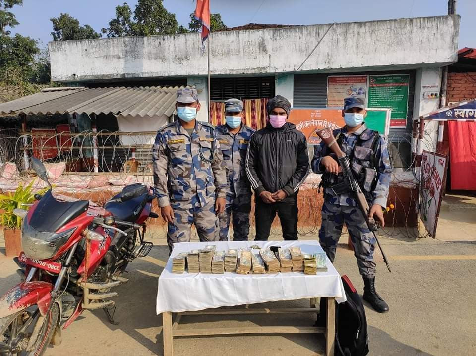 श्रोत नखुलेको ३८ लाख नेपाली रुपैयाँसहित एक युवक पक्राउ