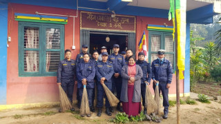 देवघाट स्थित नेछेन थार्बालिङ्ग बौद्ध गुम्बा परिसरमा प्रहरीद्वारा सरसफाइ