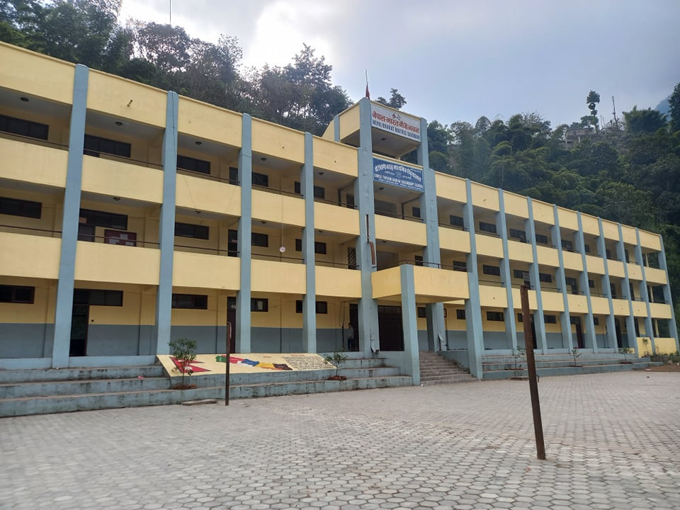 विद्यालयमा राजनिति : नेपाली कांग्रेसको दुई पक्षीय नेताहरुको जुधाईले चेपुवामा मुग्लिनको त्रिवेणी बराह मावि 