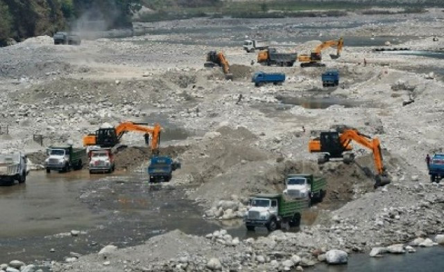 गोरखामा सांसद र मेयरको कनेक्सन : संरक्षणको नाममा उत्खनन् मात्रै गरेपछि जोखिममा दरौँदी पुल