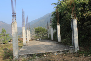गोरखाको गण्डकी गाउँपालिका स्थित तोमनडाडाँमा निर्माणधिन चेपाङ संग्रहालय तीनबर्षदेखि अलपत्र